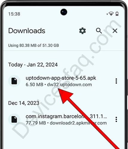 Pulsa el archivo APK en Descargas